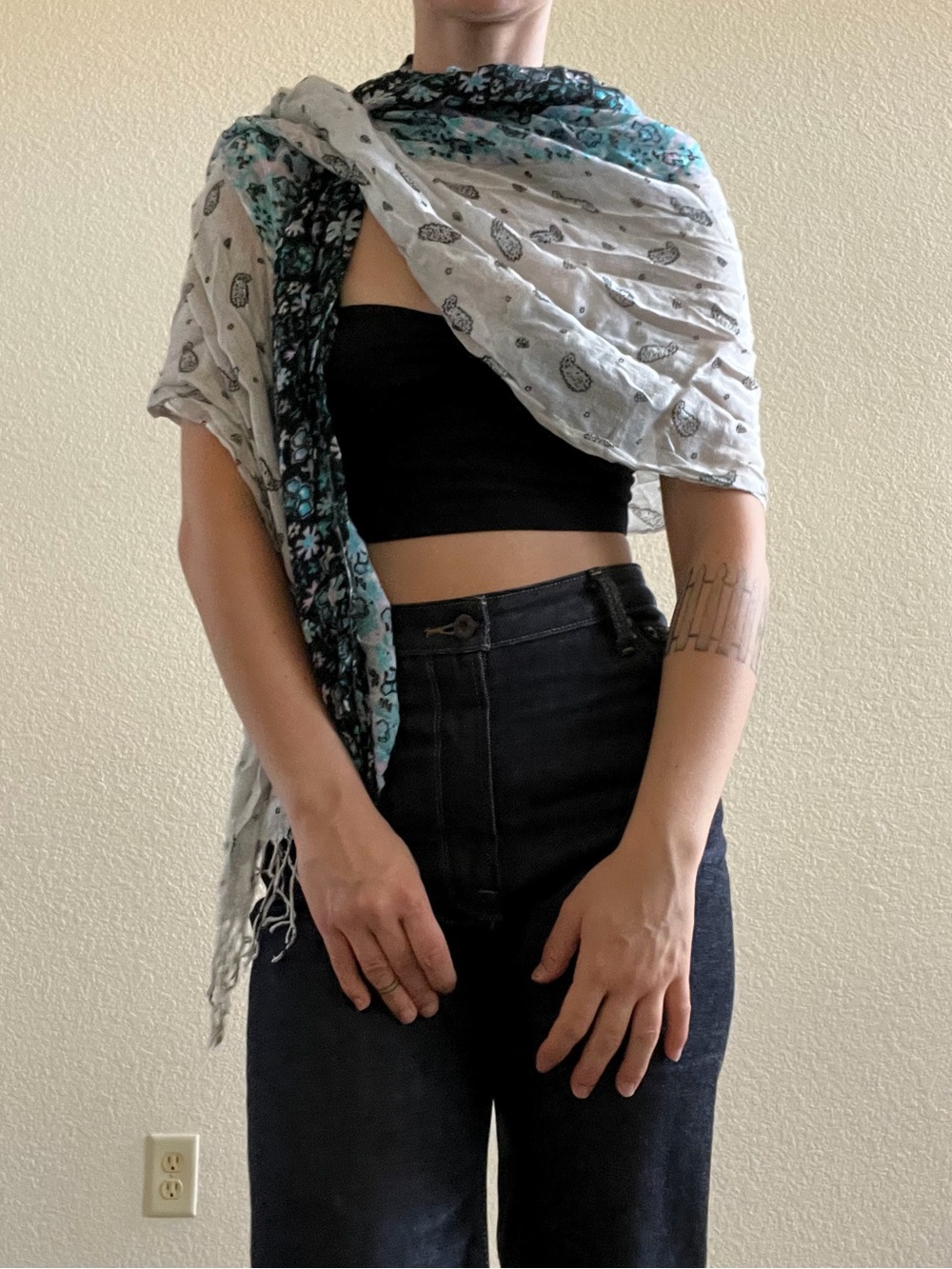 Soft Lightweight White & Teal Paisley floral patchwork Shawl Scarf tassles